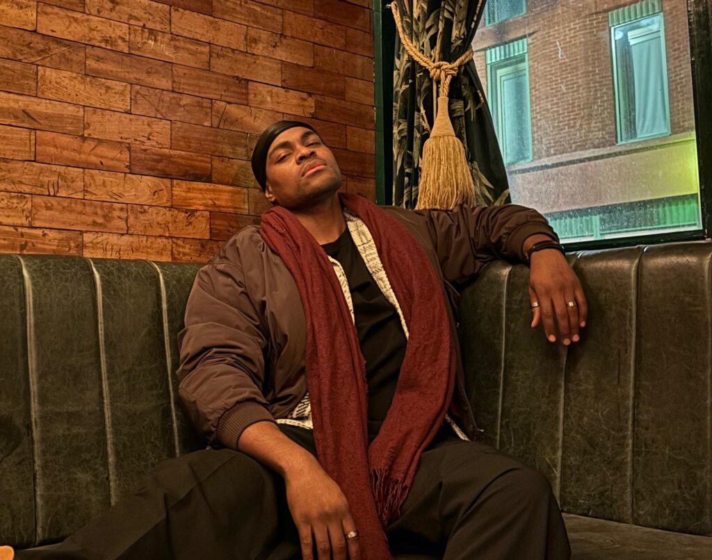 Louxy dévoile son nouveau single “Somebody Loves You”