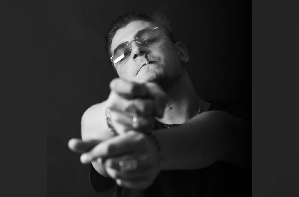 Découvrez Senssy, l’artiste qui repousse les limites de la musique française